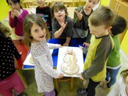 Pečení sněhuláků pro kamarády v Africe